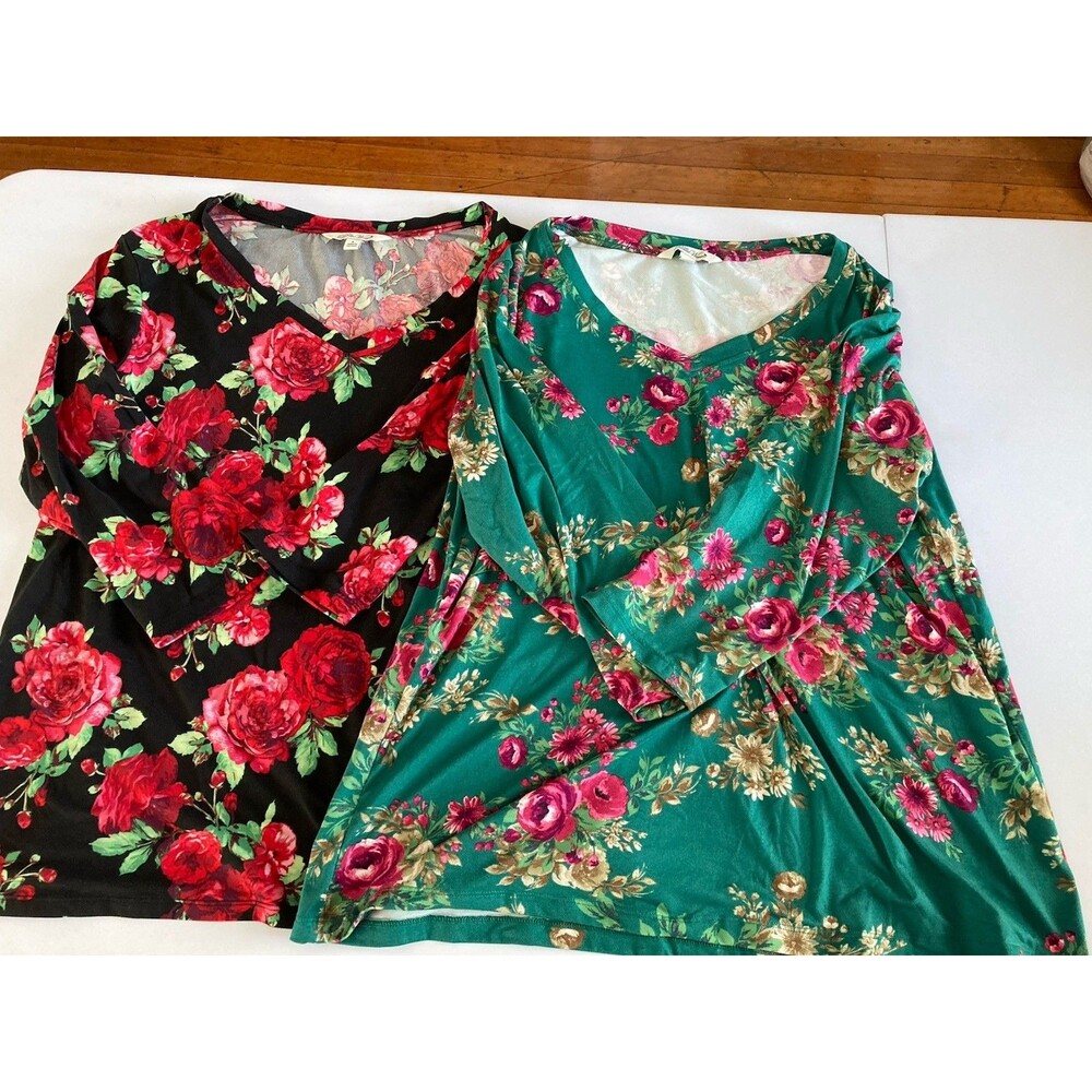 The Pioneer Woman Includes 2 Floral Tops Size Large Good Condition Green & Black